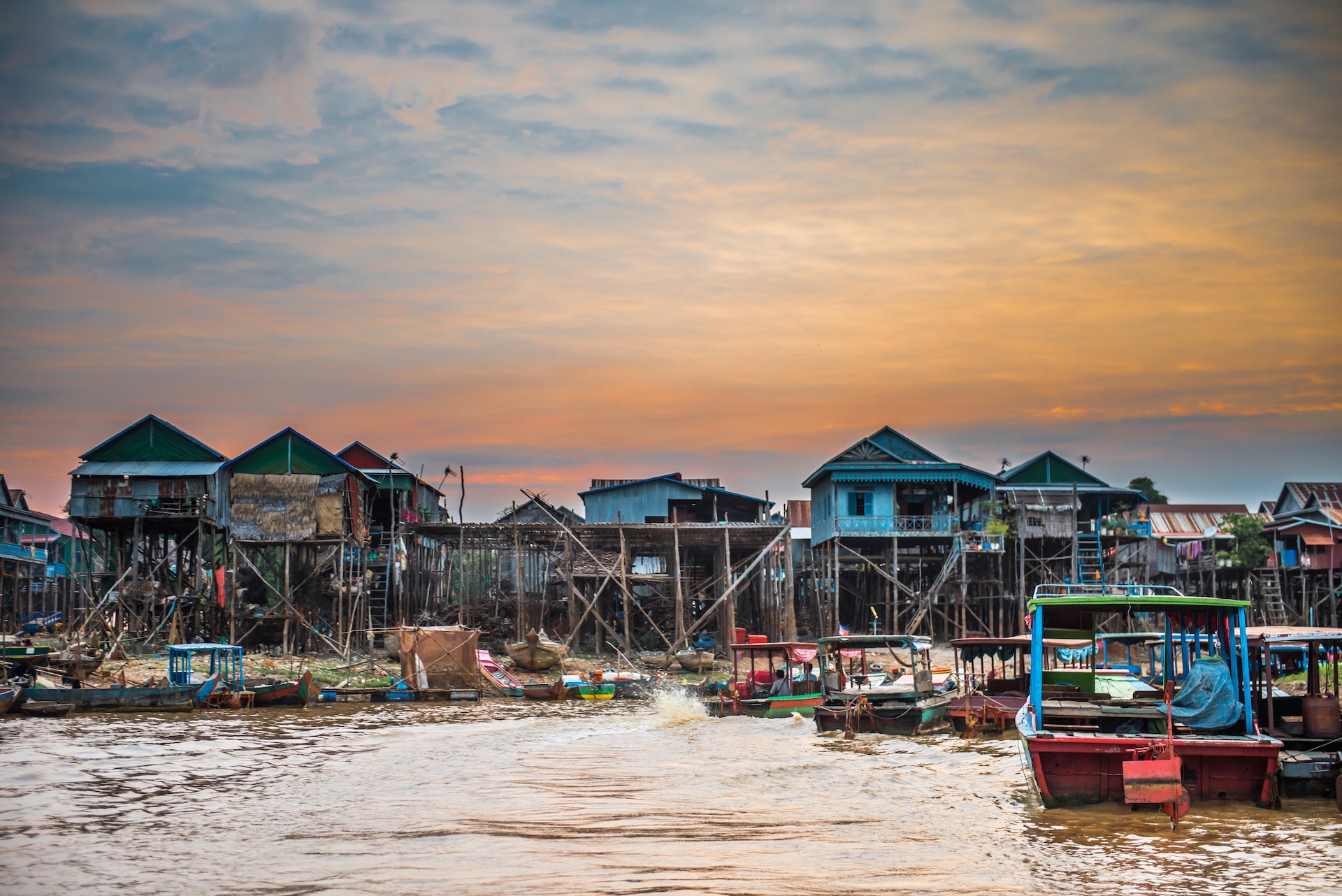 Floating,Village,On,Tonle,Sap,Lake,At,Sunset,In,Cambodia